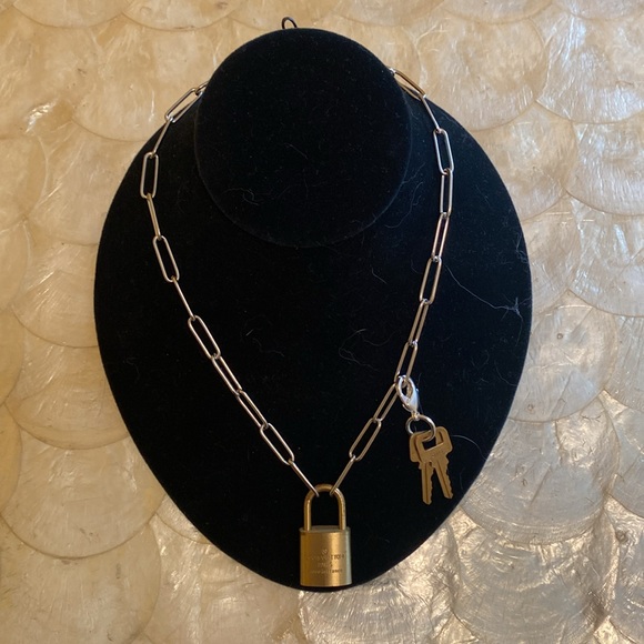 Louis Vuitton reimagined authentic padlock paper clipchain necklace - Picture 7 of 9
